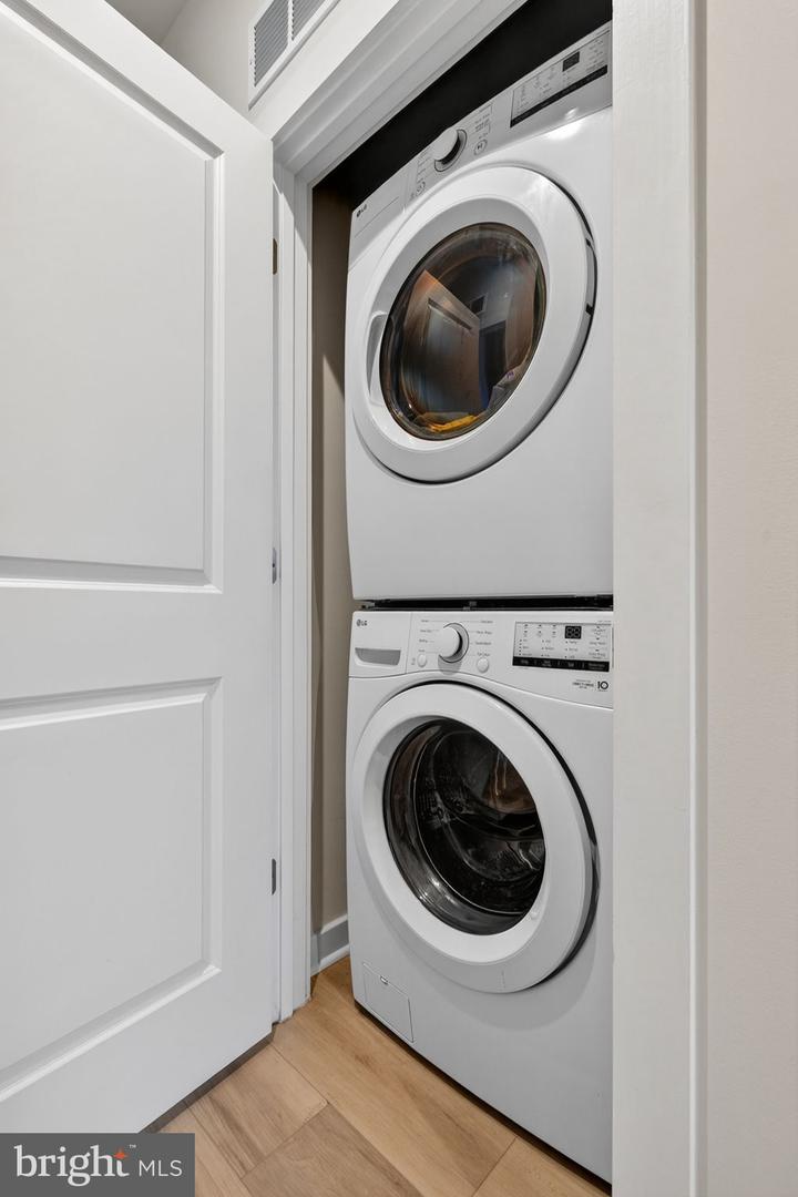 18245 MOSS GARDEN RD, DUMFRIES, Virginia 22026, 4 Bedrooms Bedrooms, ,4 BathroomsBathrooms,Residential,For sale,18245 MOSS GARDEN RD,VAPW2111574 MLS # VAPW2111574