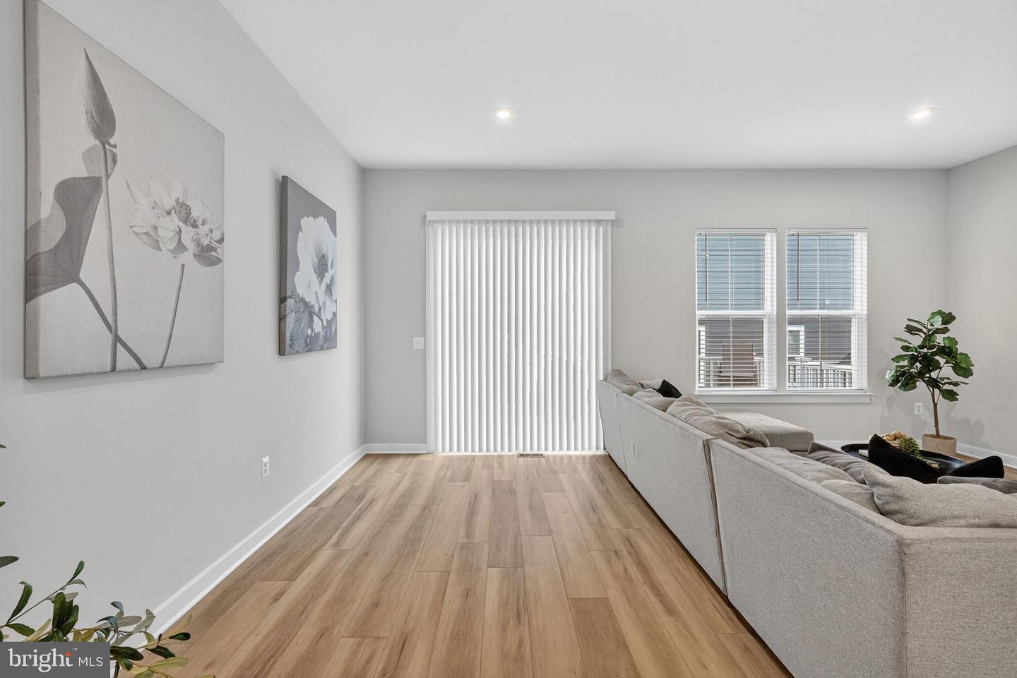 18245 MOSS GARDEN RD, DUMFRIES, Virginia 22026, 4 Bedrooms Bedrooms, ,4 BathroomsBathrooms,Residential,For sale,18245 MOSS GARDEN RD,VAPW2111574 MLS # VAPW2111574