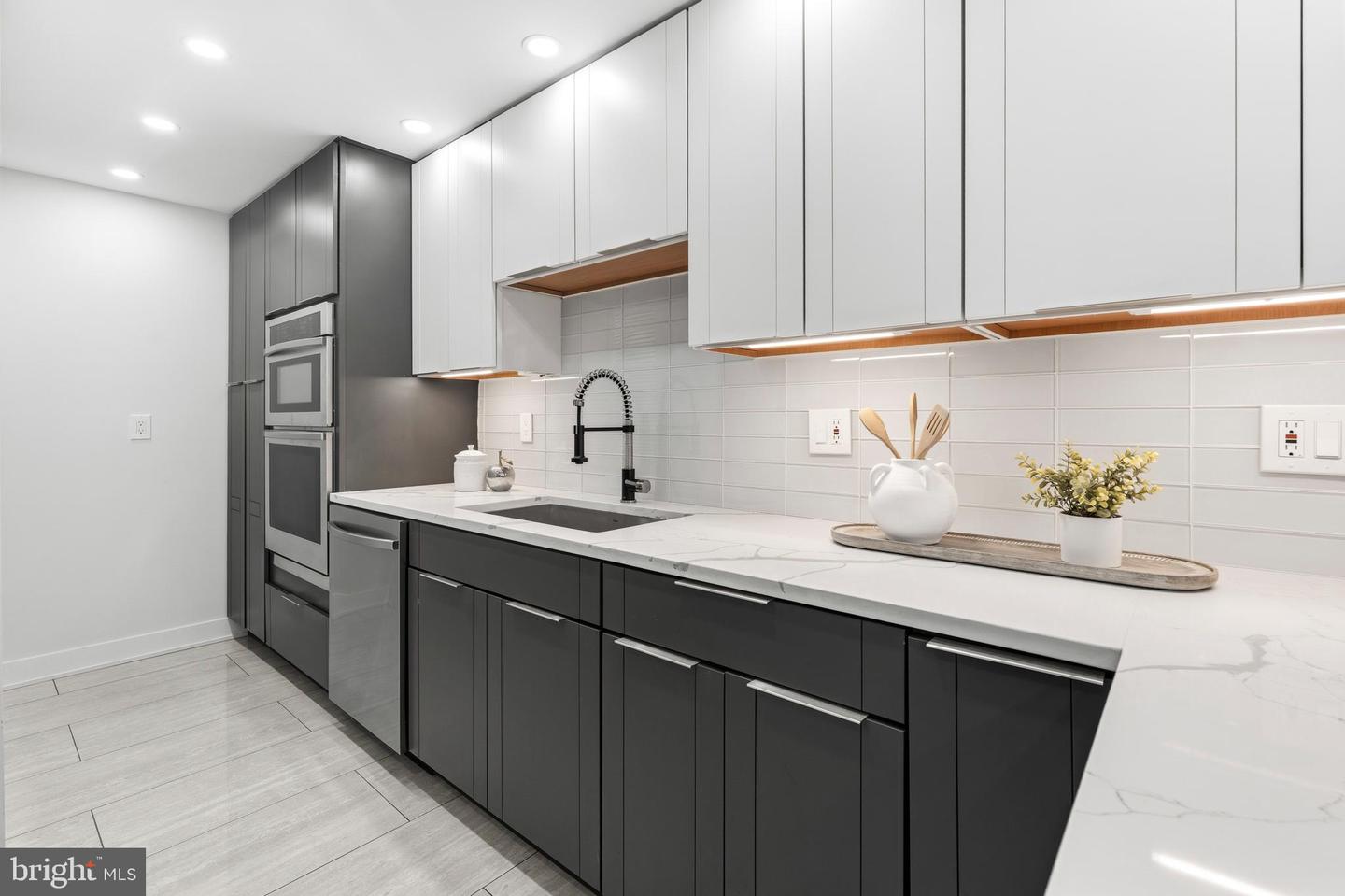 6101 EDSALL RD #205, ALEXANDRIA, Virginia 22304, 2 Bedrooms Bedrooms, ,2 BathroomsBathrooms,Residential,For sale,6101 EDSALL RD #205,VAAX2053656 MLS # VAAX2053656 6101 EDSALL RD #205, ALEXANDRIA, Virginia 22304, 2 Bedrooms Bedrooms, ,2 BathroomsBathrooms,Residential,For sale,6101 EDSALL RD #205,VAAX2053656 MLS # VAAX2053656