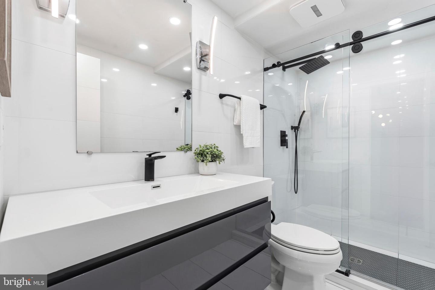 6101 EDSALL RD #205, ALEXANDRIA, Virginia 22304, 2 Bedrooms Bedrooms, ,2 BathroomsBathrooms,Residential,For sale,6101 EDSALL RD #205,VAAX2053656 MLS # VAAX2053656 6101 EDSALL RD #205, ALEXANDRIA, Virginia 22304, 2 Bedrooms Bedrooms, ,2 BathroomsBathrooms,Residential,For sale,6101 EDSALL RD #205,VAAX2053656 MLS # VAAX2053656