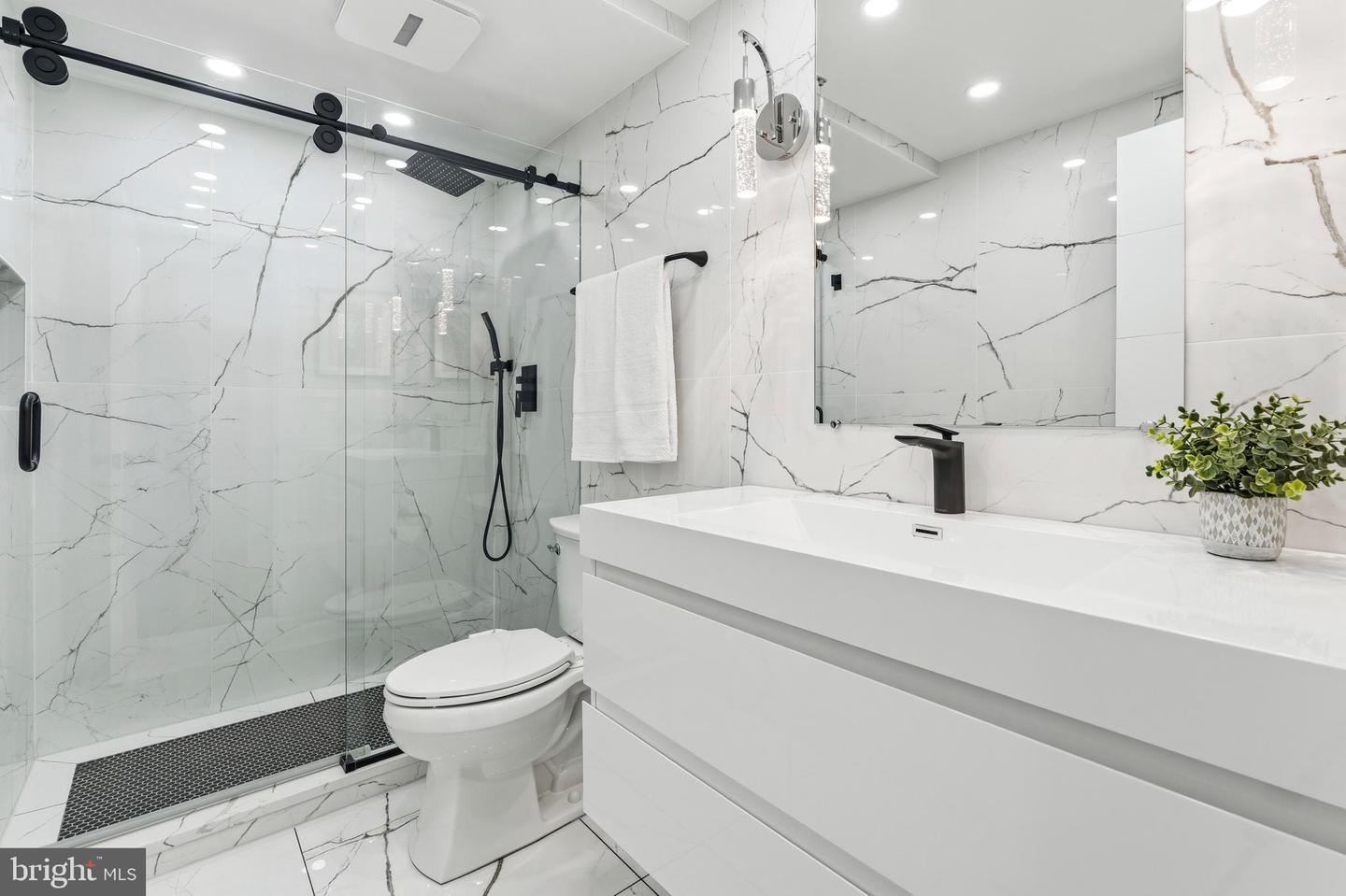 6101 EDSALL RD #205, ALEXANDRIA, Virginia 22304, 2 Bedrooms Bedrooms, ,2 BathroomsBathrooms,Residential,For sale,6101 EDSALL RD #205,VAAX2053656 MLS # VAAX2053656 6101 EDSALL RD #205, ALEXANDRIA, Virginia 22304, 2 Bedrooms Bedrooms, ,2 BathroomsBathrooms,Residential,For sale,6101 EDSALL RD #205,VAAX2053656 MLS # VAAX2053656