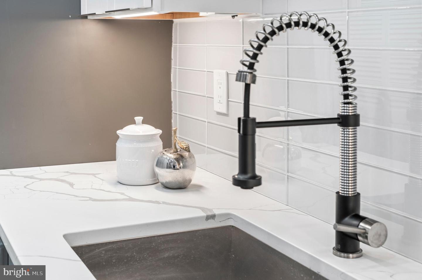 6101 EDSALL RD #205, ALEXANDRIA, Virginia 22304, 2 Bedrooms Bedrooms, ,2 BathroomsBathrooms,Residential,For sale,6101 EDSALL RD #205,VAAX2053656 MLS # VAAX2053656 6101 EDSALL RD #205, ALEXANDRIA, Virginia 22304, 2 Bedrooms Bedrooms, ,2 BathroomsBathrooms,Residential,For sale,6101 EDSALL RD #205,VAAX2053656 MLS # VAAX2053656