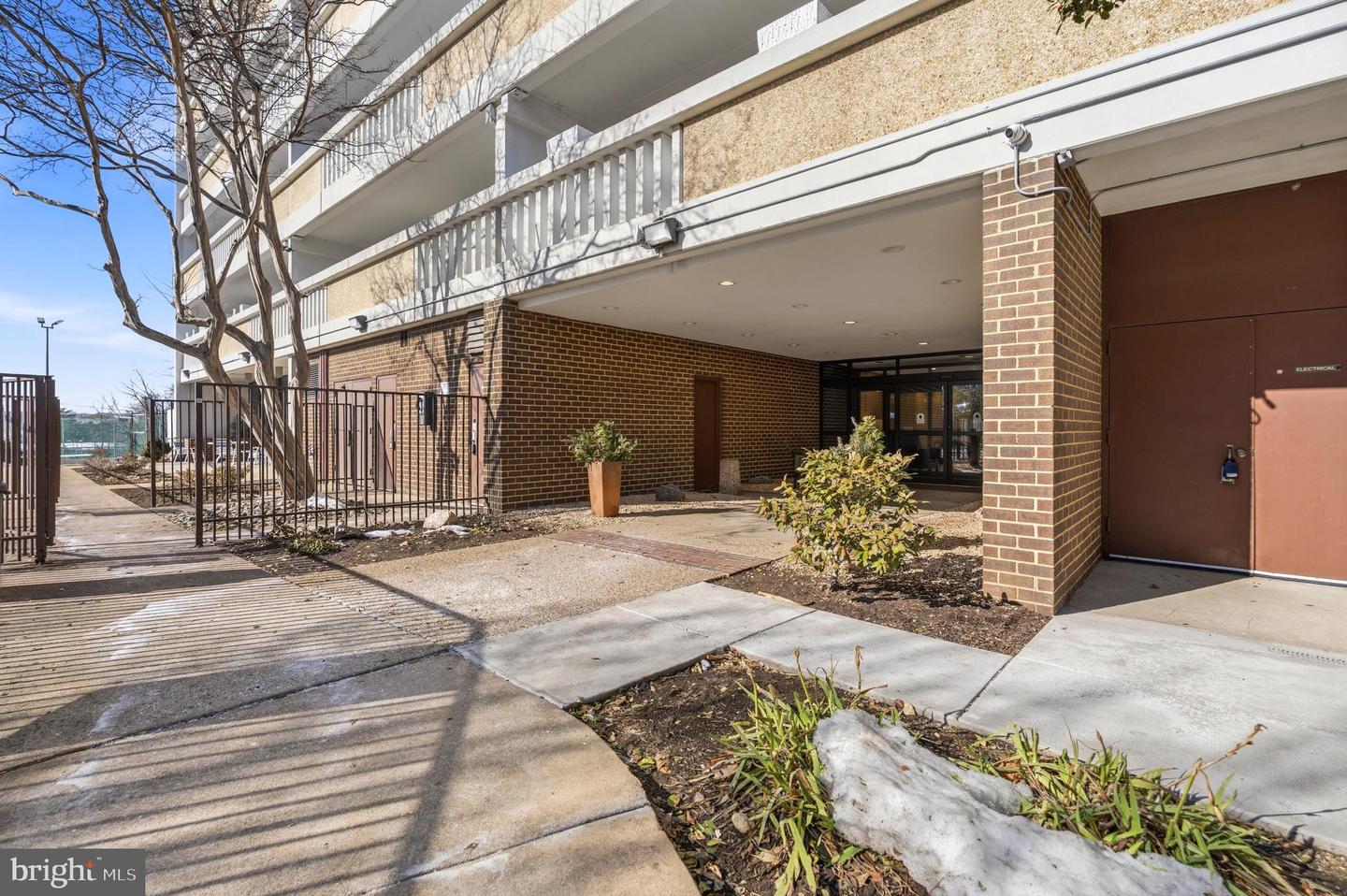 6101 EDSALL RD #205, ALEXANDRIA, Virginia 22304, 2 Bedrooms Bedrooms, ,2 BathroomsBathrooms,Residential,For sale,6101 EDSALL RD #205,VAAX2053656 MLS # VAAX2053656 6101 EDSALL RD #205, ALEXANDRIA, Virginia 22304, 2 Bedrooms Bedrooms, ,2 BathroomsBathrooms,Residential,For sale,6101 EDSALL RD #205,VAAX2053656 MLS # VAAX2053656