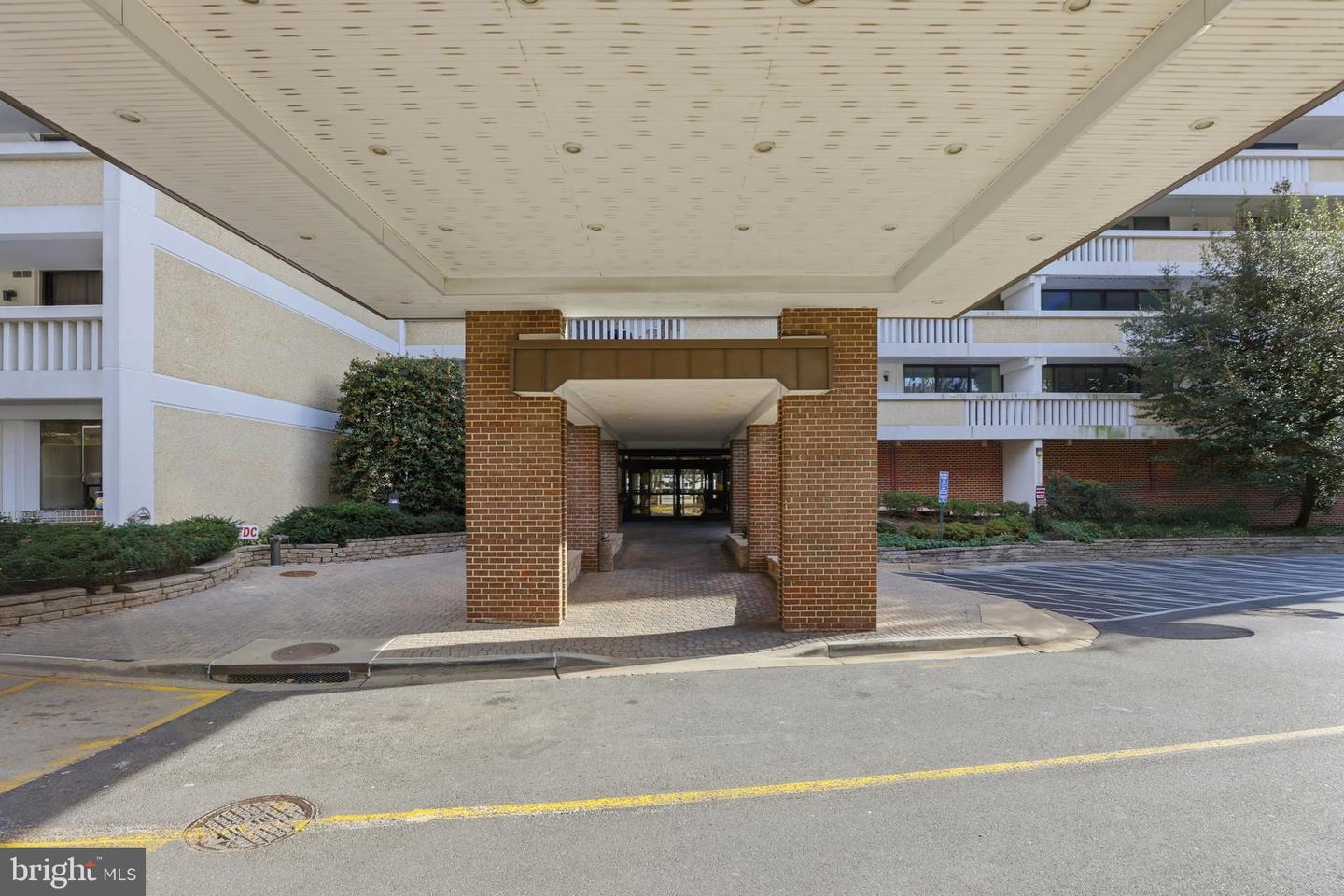 6101 EDSALL RD #205, ALEXANDRIA, Virginia 22304, 2 Bedrooms Bedrooms, ,2 BathroomsBathrooms,Residential,For sale,6101 EDSALL RD #205,VAAX2053656 MLS # VAAX2053656 6101 EDSALL RD #205, ALEXANDRIA, Virginia 22304, 2 Bedrooms Bedrooms, ,2 BathroomsBathrooms,Residential,For sale,6101 EDSALL RD #205,VAAX2053656 MLS # VAAX2053656