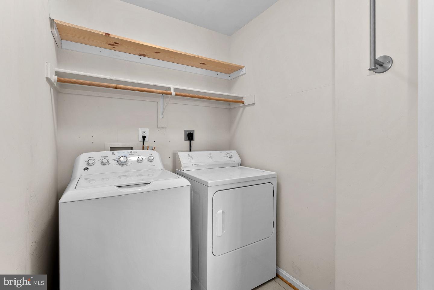 1616 CANDLEWOOD PL NE, LEESBURG, Virginia 20176, 4 Bedrooms Bedrooms, ,2 BathroomsBathrooms,Residential,For sale,1616 CANDLEWOOD PL NE,VALO2115098 MLS # VALO2115098