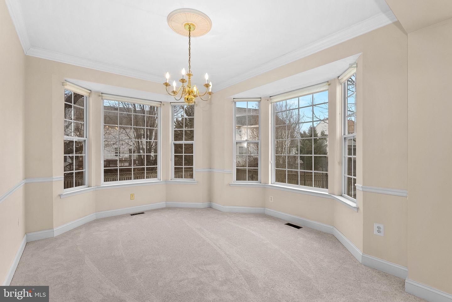 1616 CANDLEWOOD PL NE, LEESBURG, Virginia 20176, 4 Bedrooms Bedrooms, ,2 BathroomsBathrooms,Residential,For sale,1616 CANDLEWOOD PL NE,VALO2115098 MLS # VALO2115098