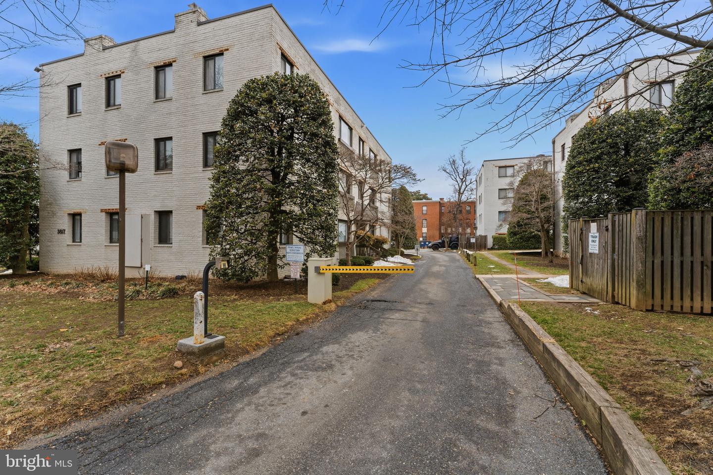 3825 DAVIS PL NW #102, WASHINGTON, District Of Columbia 20007, 2 Bedrooms Bedrooms, ,1 BathroomBathrooms,Residential,For sale,3825 DAVIS PL NW #102,DCDC2244334 MLS # DCDC2244334