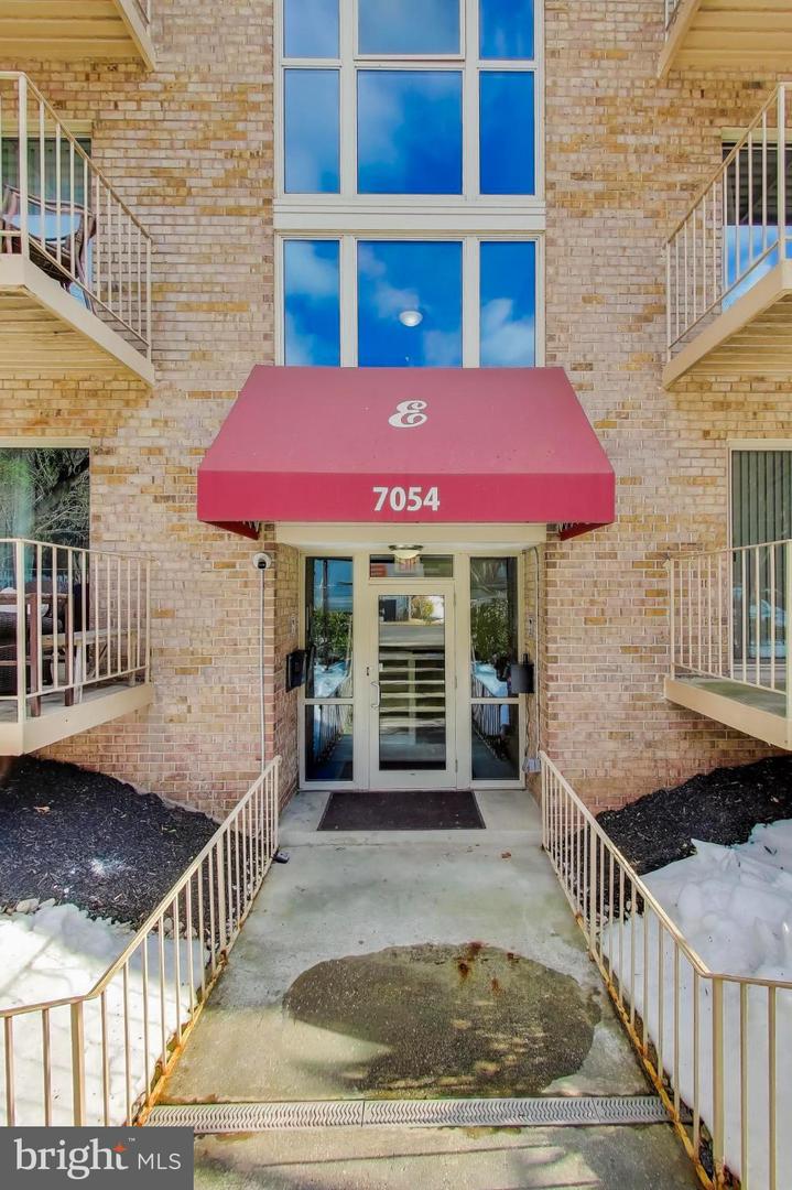 7054 EASTERN AVE NW #204, WASHINGTON, District Of Columbia 20012, 2 Bedrooms Bedrooms, 3 Rooms Rooms,1 BathroomBathrooms,Residential,For sale,7054 EASTERN AVE NW #204,DCDC2244448 MLS # DCDC2244448