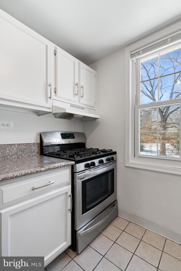 202 N GEORGE MASON DR N #202-2, ARLINGTON, Virginia 22203, 2 Bedrooms Bedrooms, ,1 BathroomBathrooms,Residential,For sale,202 N GEORGE MASON DR N #202-2,VAAR2068442 MLS # VAAR2068442