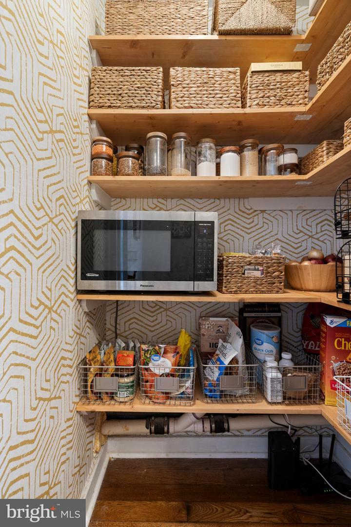 202 N GEORGE MASON DR N #202-2, ARLINGTON, Virginia 22203, 2 Bedrooms Bedrooms, ,1 BathroomBathrooms,Residential,For sale,202 N GEORGE MASON DR N #202-2,VAAR2068442 MLS # VAAR2068442