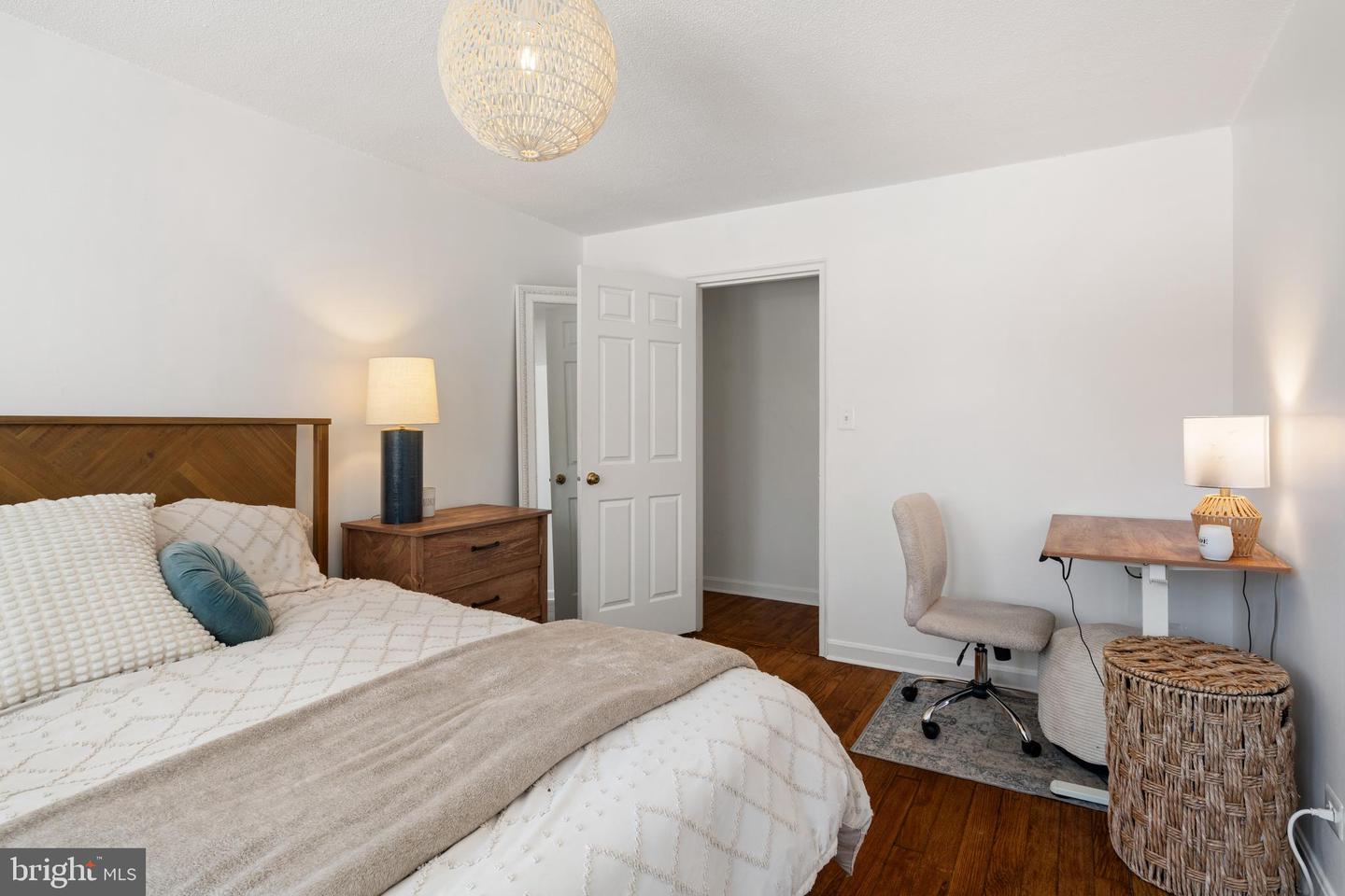 202 N GEORGE MASON DR N #202-2, ARLINGTON, Virginia 22203, 2 Bedrooms Bedrooms, ,1 BathroomBathrooms,Residential,For sale,202 N GEORGE MASON DR N #202-2,VAAR2068442 MLS # VAAR2068442