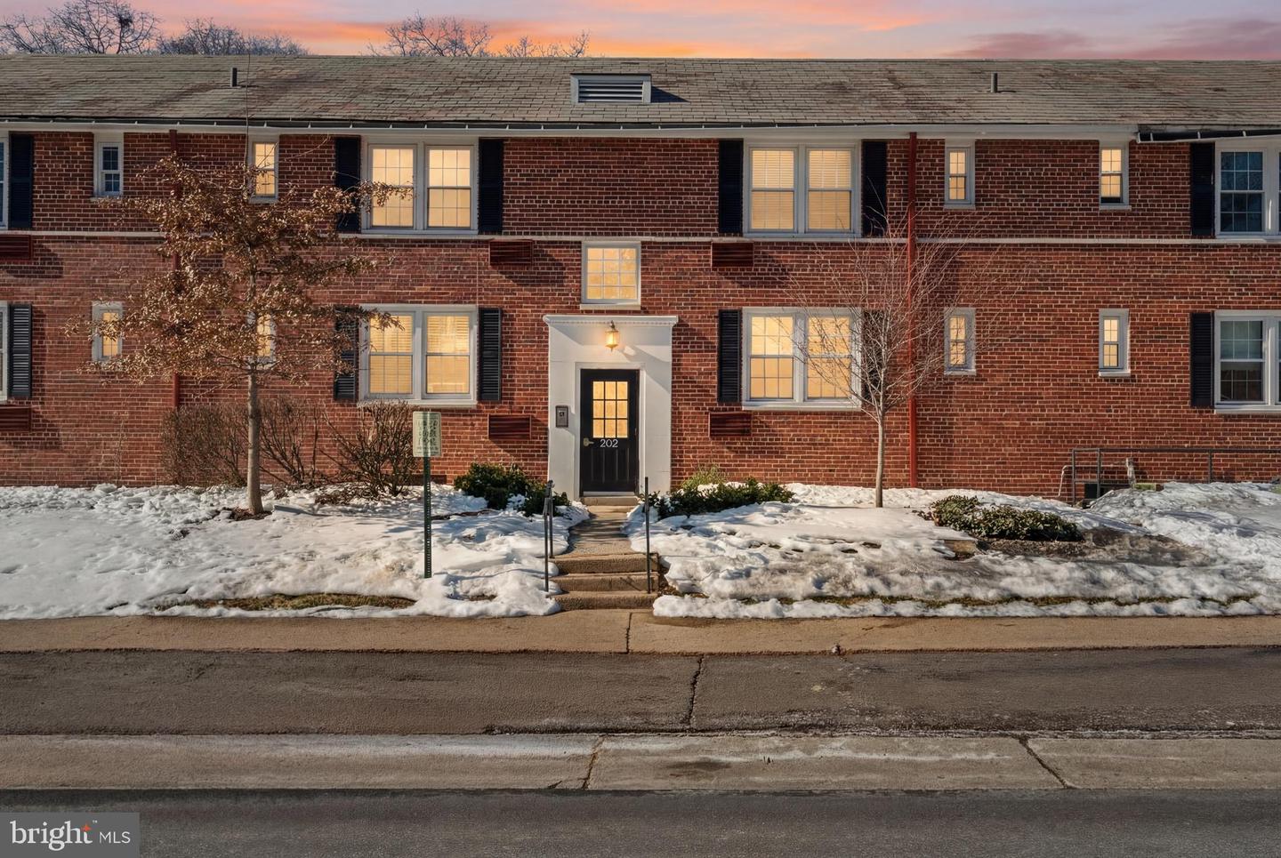 202 N GEORGE MASON DR N #202-2, ARLINGTON, Virginia 22203, 2 Bedrooms Bedrooms, ,1 BathroomBathrooms,Residential,For sale,202 N GEORGE MASON DR N #202-2,VAAR2068442 MLS # VAAR2068442