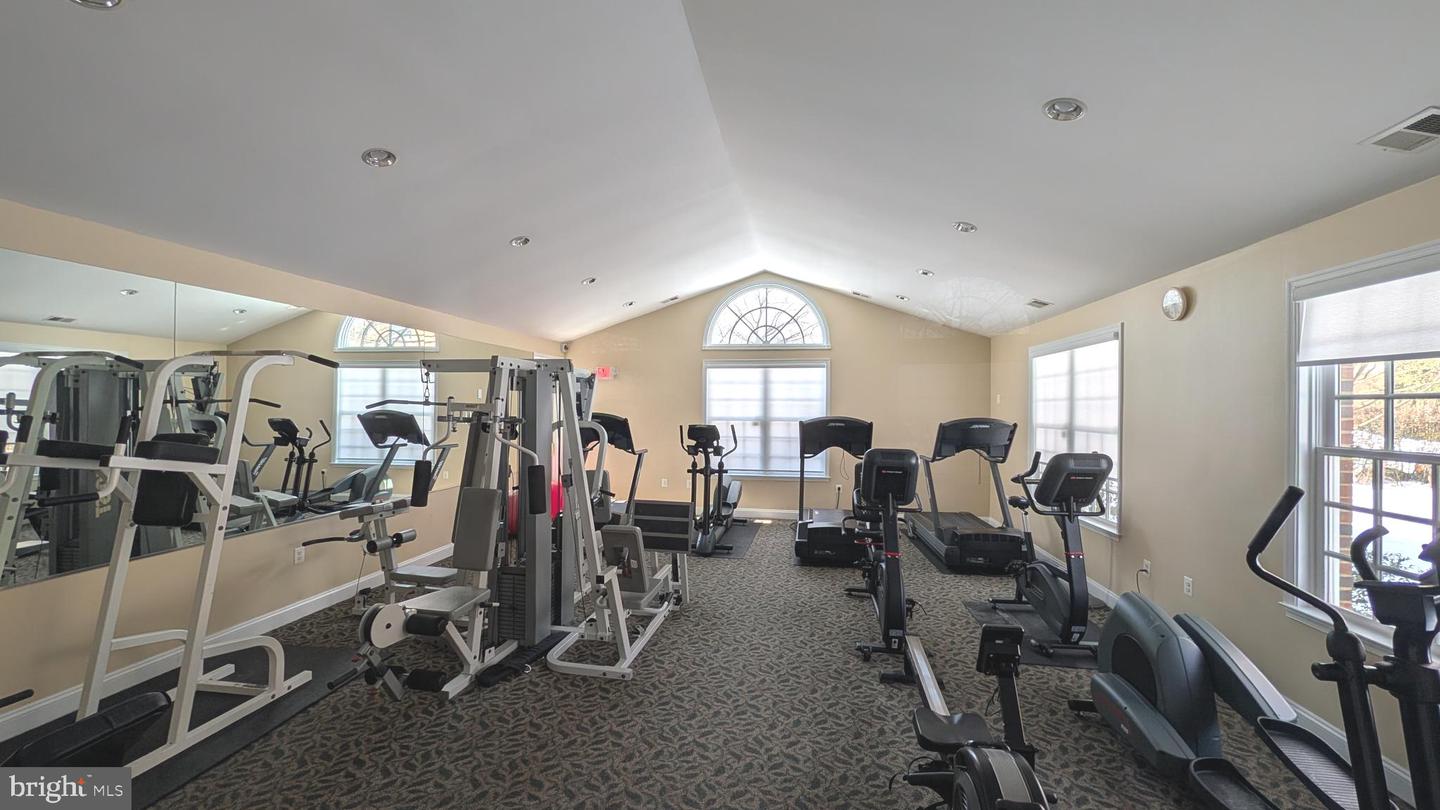 202 N GEORGE MASON DR N #202-2, ARLINGTON, Virginia 22203, 2 Bedrooms Bedrooms, ,1 BathroomBathrooms,Residential,For sale,202 N GEORGE MASON DR N #202-2,VAAR2068442 MLS # VAAR2068442