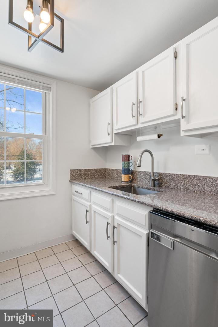 202 N GEORGE MASON DR N #202-2, ARLINGTON, Virginia 22203, 2 Bedrooms Bedrooms, ,1 BathroomBathrooms,Residential,For sale,202 N GEORGE MASON DR N #202-2,VAAR2068442 MLS # VAAR2068442