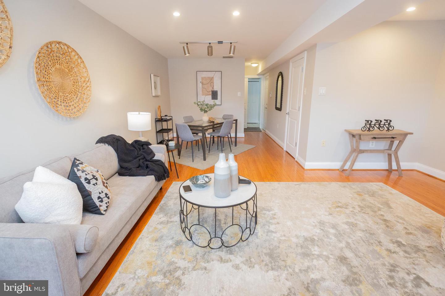 1432 EAST CAPITOL ST NE #1432, WASHINGTON, District Of Columbia 20003, 1 Bedroom Bedrooms, 5 Rooms Rooms,1 BathroomBathrooms,Residential,For sale,1432 EAST CAPITOL ST NE #1432,DCDC2244834 MLS # DCDC2244834