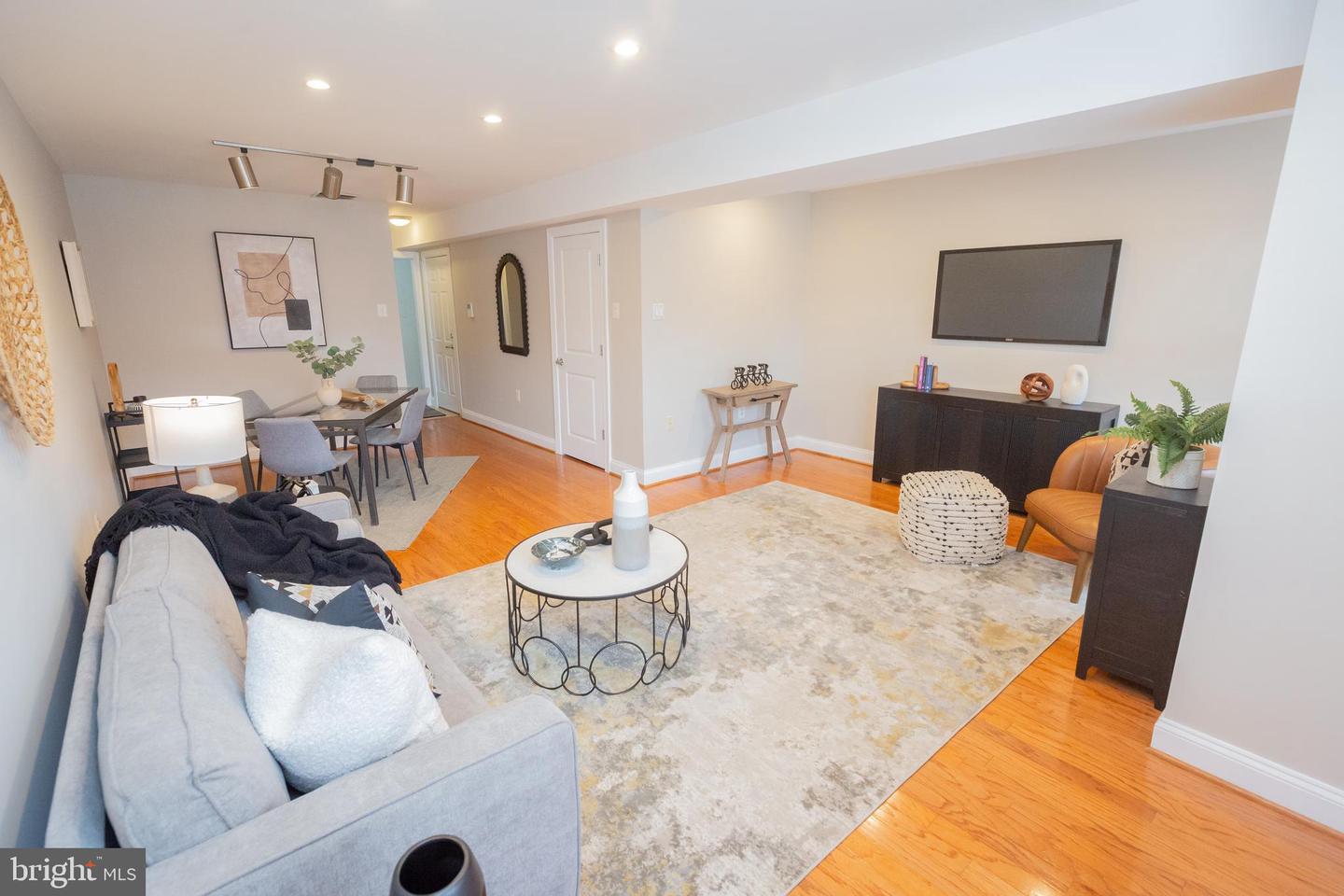 1432 EAST CAPITOL ST NE #1432, WASHINGTON, District Of Columbia 20003, 1 Bedroom Bedrooms, 5 Rooms Rooms,1 BathroomBathrooms,Residential,For sale,1432 EAST CAPITOL ST NE #1432,DCDC2244834 MLS # DCDC2244834