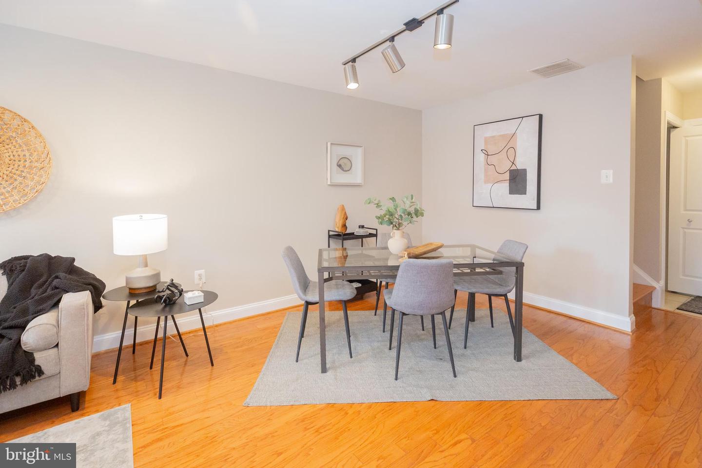 1432 EAST CAPITOL ST NE #1432, WASHINGTON, District Of Columbia 20003, 1 Bedroom Bedrooms, 5 Rooms Rooms,1 BathroomBathrooms,Residential,For sale,1432 EAST CAPITOL ST NE #1432,DCDC2244834 MLS # DCDC2244834