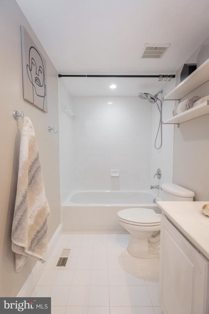 1432 EAST CAPITOL ST NE #1432, WASHINGTON, District Of Columbia 20003, 1 Bedroom Bedrooms, 5 Rooms Rooms,1 BathroomBathrooms,Residential,For sale,1432 EAST CAPITOL ST NE #1432,DCDC2244834 MLS # DCDC2244834