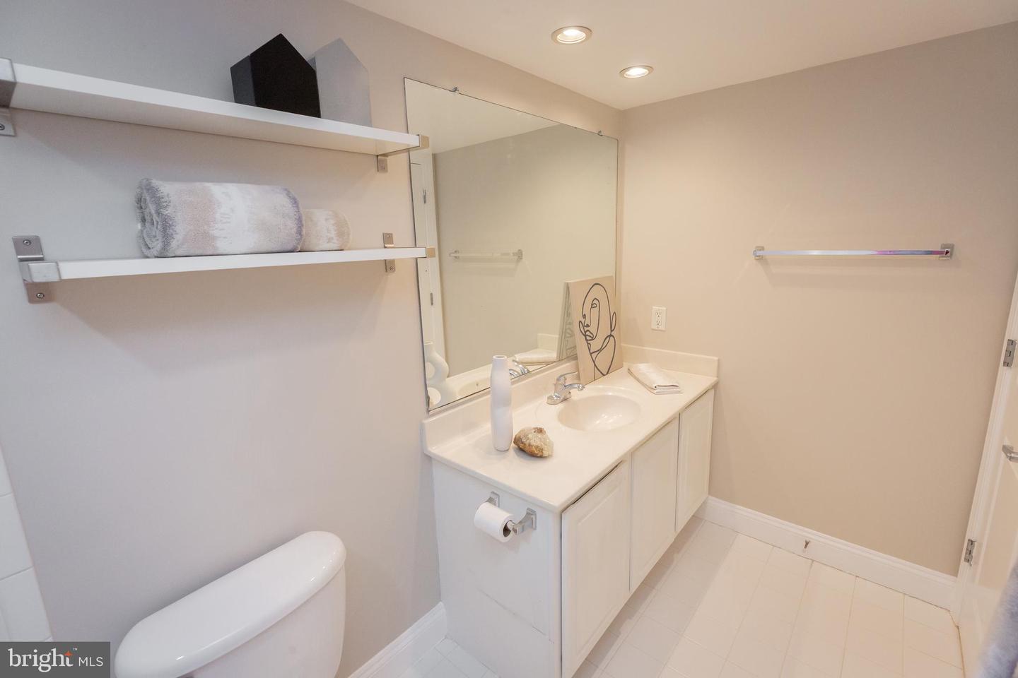 1432 EAST CAPITOL ST NE #1432, WASHINGTON, District Of Columbia 20003, 1 Bedroom Bedrooms, 5 Rooms Rooms,1 BathroomBathrooms,Residential,For sale,1432 EAST CAPITOL ST NE #1432,DCDC2244834 MLS # DCDC2244834