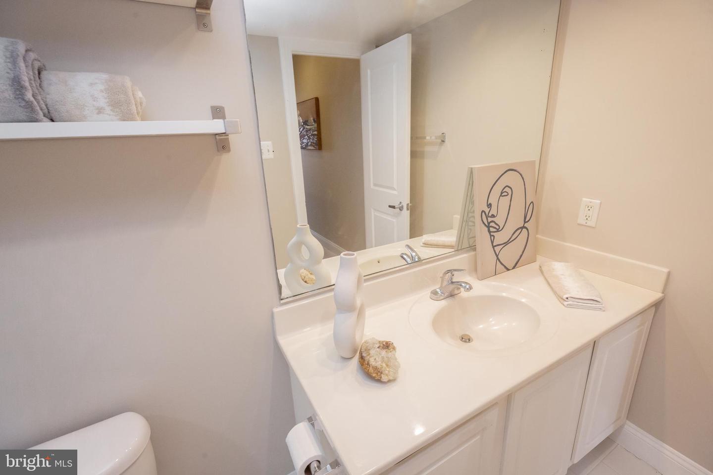 1432 EAST CAPITOL ST NE #1432, WASHINGTON, District Of Columbia 20003, 1 Bedroom Bedrooms, 5 Rooms Rooms,1 BathroomBathrooms,Residential,For sale,1432 EAST CAPITOL ST NE #1432,DCDC2244834 MLS # DCDC2244834