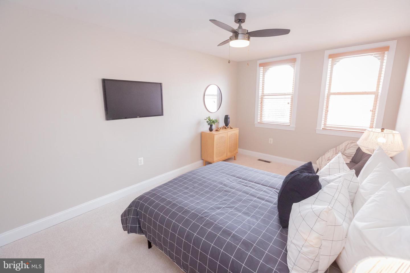 1432 EAST CAPITOL ST NE #1432, WASHINGTON, District Of Columbia 20003, 1 Bedroom Bedrooms, 5 Rooms Rooms,1 BathroomBathrooms,Residential,For sale,1432 EAST CAPITOL ST NE #1432,DCDC2244834 MLS # DCDC2244834