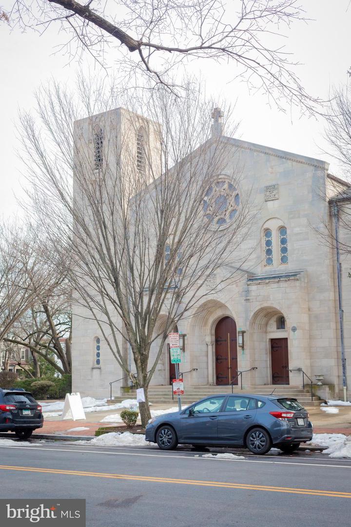 1432 EAST CAPITOL ST NE #1432, WASHINGTON, District Of Columbia 20003, 1 Bedroom Bedrooms, 5 Rooms Rooms,1 BathroomBathrooms,Residential,For sale,1432 EAST CAPITOL ST NE #1432,DCDC2244834 MLS # DCDC2244834