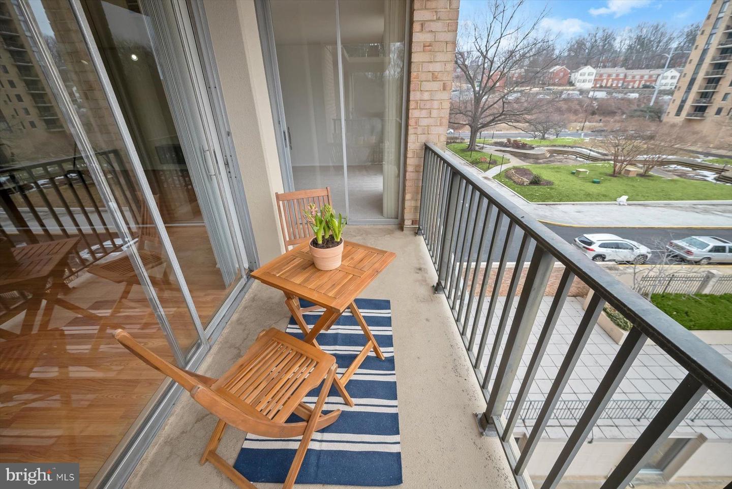 4600 S FOUR MILE RUN DR #238, ARLINGTON, Virginia 22204, 2 Bedrooms Bedrooms, ,1 BathroomBathrooms,Residential,For sale,4600 S FOUR MILE RUN DR #238,VAAR2068542 MLS # VAAR2068542