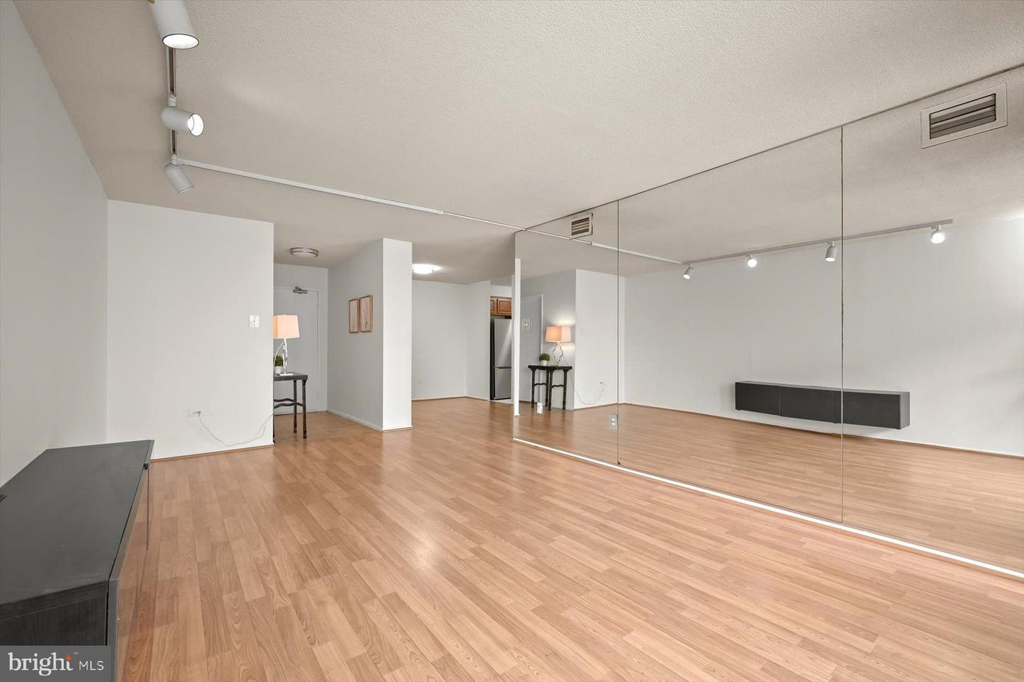 4600 S FOUR MILE RUN DR #238, ARLINGTON, Virginia 22204, 2 Bedrooms Bedrooms, ,1 BathroomBathrooms,Residential,For sale,4600 S FOUR MILE RUN DR #238,VAAR2068542 MLS # VAAR2068542