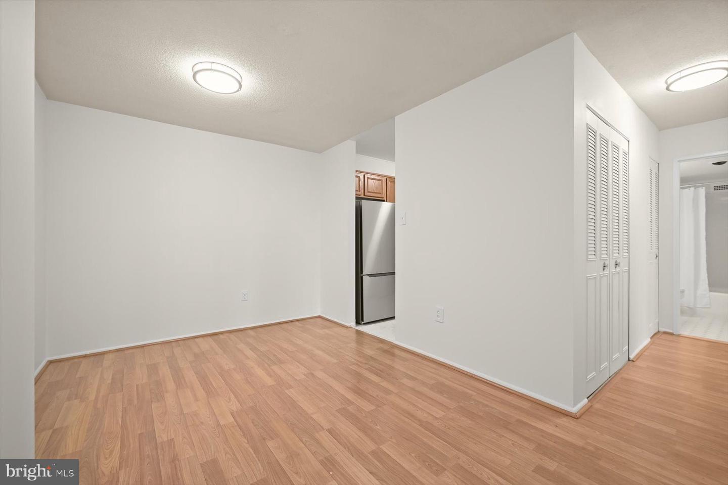 4600 S FOUR MILE RUN DR #238, ARLINGTON, Virginia 22204, 2 Bedrooms Bedrooms, ,1 BathroomBathrooms,Residential,For sale,4600 S FOUR MILE RUN DR #238,VAAR2068542 MLS # VAAR2068542