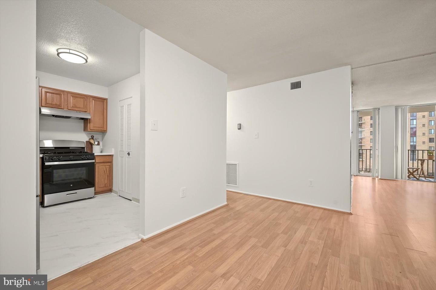 4600 S FOUR MILE RUN DR #238, ARLINGTON, Virginia 22204, 2 Bedrooms Bedrooms, ,1 BathroomBathrooms,Residential,For sale,4600 S FOUR MILE RUN DR #238,VAAR2068542 MLS # VAAR2068542