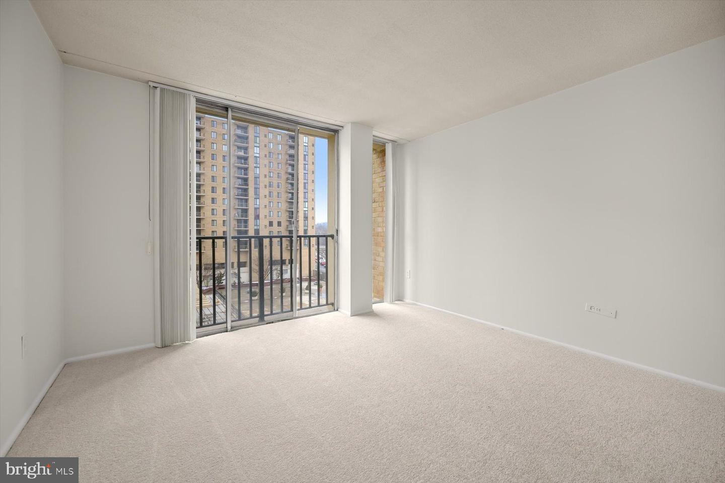 4600 S FOUR MILE RUN DR #238, ARLINGTON, Virginia 22204, 2 Bedrooms Bedrooms, ,1 BathroomBathrooms,Residential,For sale,4600 S FOUR MILE RUN DR #238,VAAR2068542 MLS # VAAR2068542