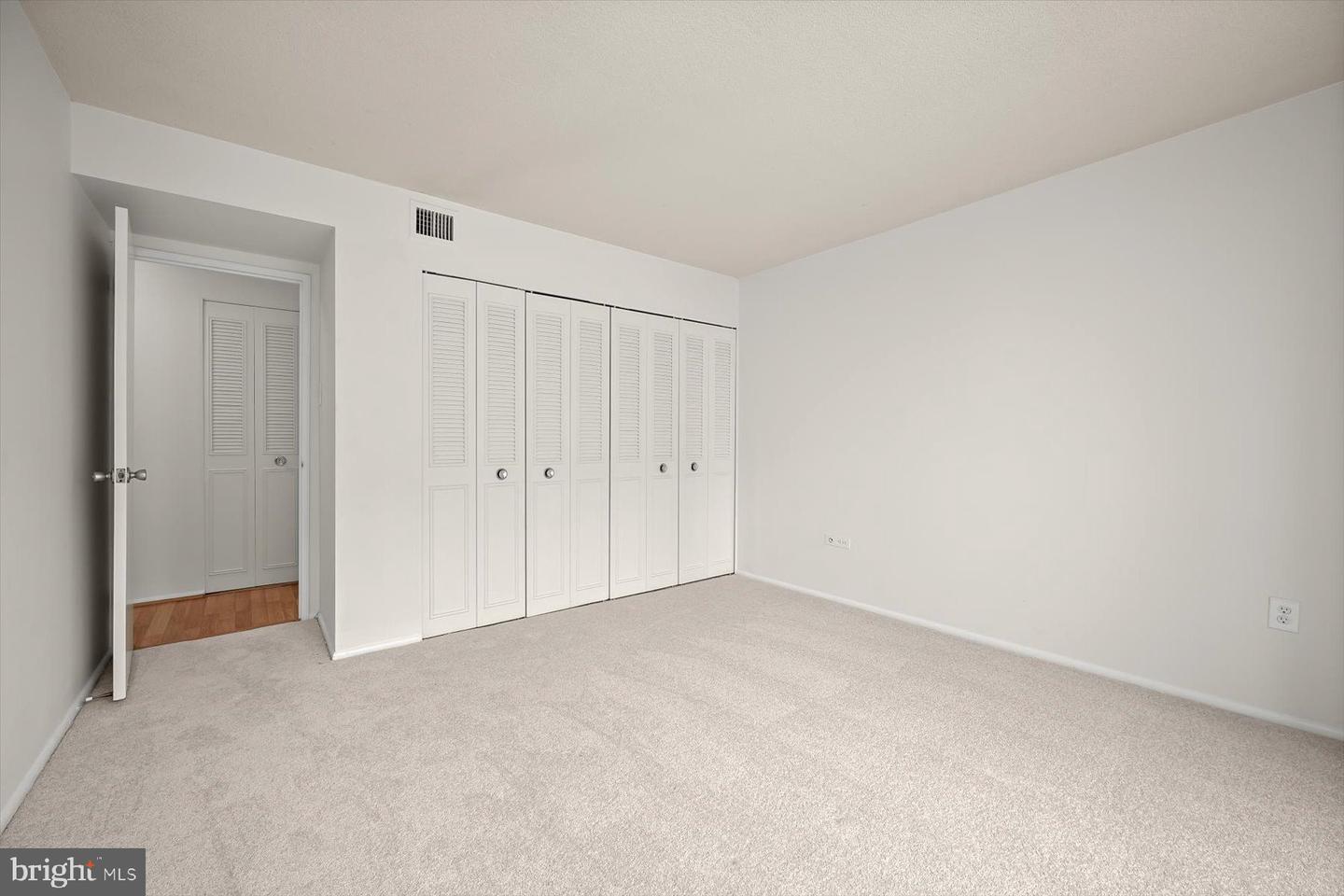 4600 S FOUR MILE RUN DR #238, ARLINGTON, Virginia 22204, 2 Bedrooms Bedrooms, ,1 BathroomBathrooms,Residential,For sale,4600 S FOUR MILE RUN DR #238,VAAR2068542 MLS # VAAR2068542