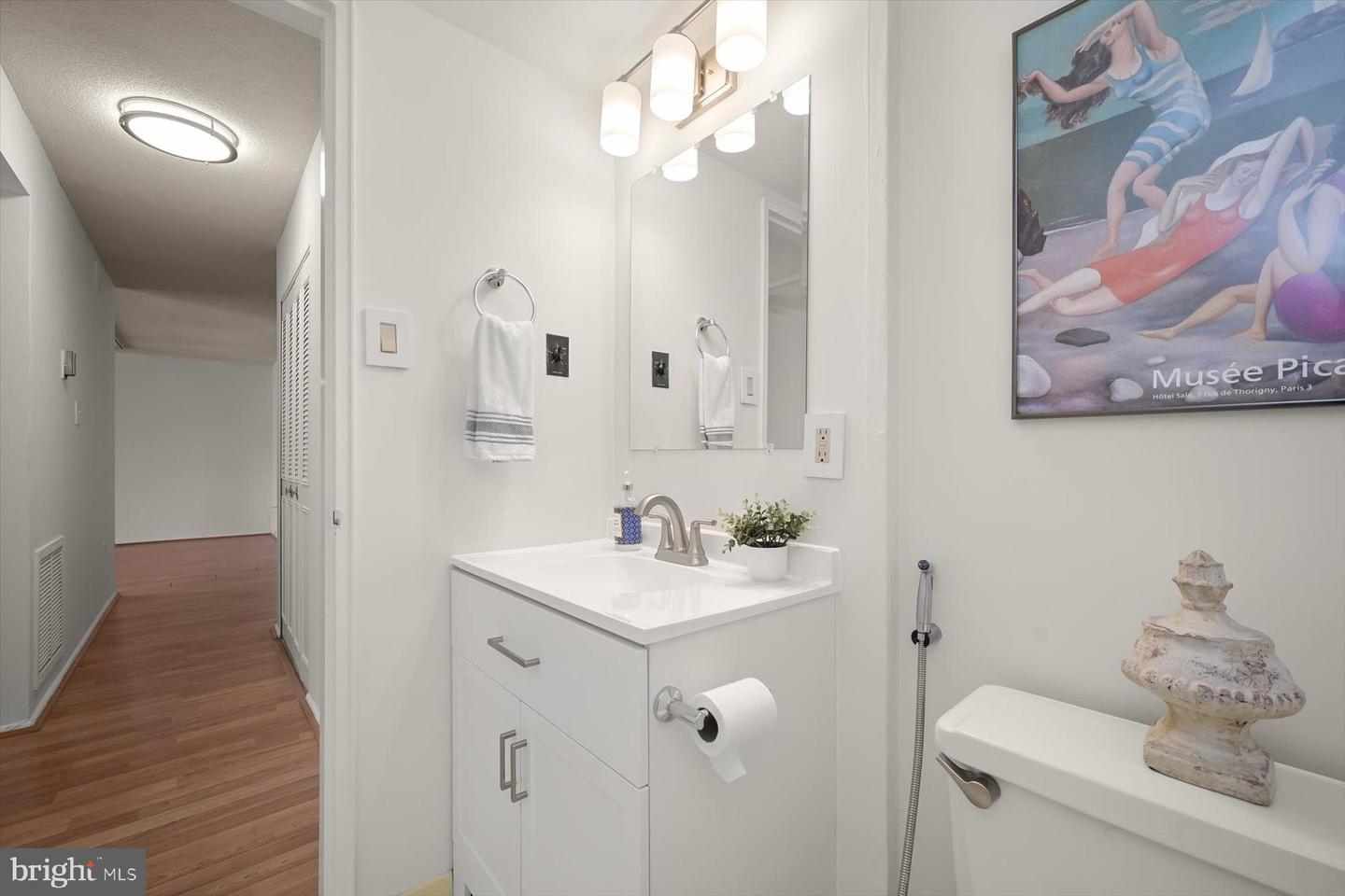 4600 S FOUR MILE RUN DR #238, ARLINGTON, Virginia 22204, 2 Bedrooms Bedrooms, ,1 BathroomBathrooms,Residential,For sale,4600 S FOUR MILE RUN DR #238,VAAR2068542 MLS # VAAR2068542