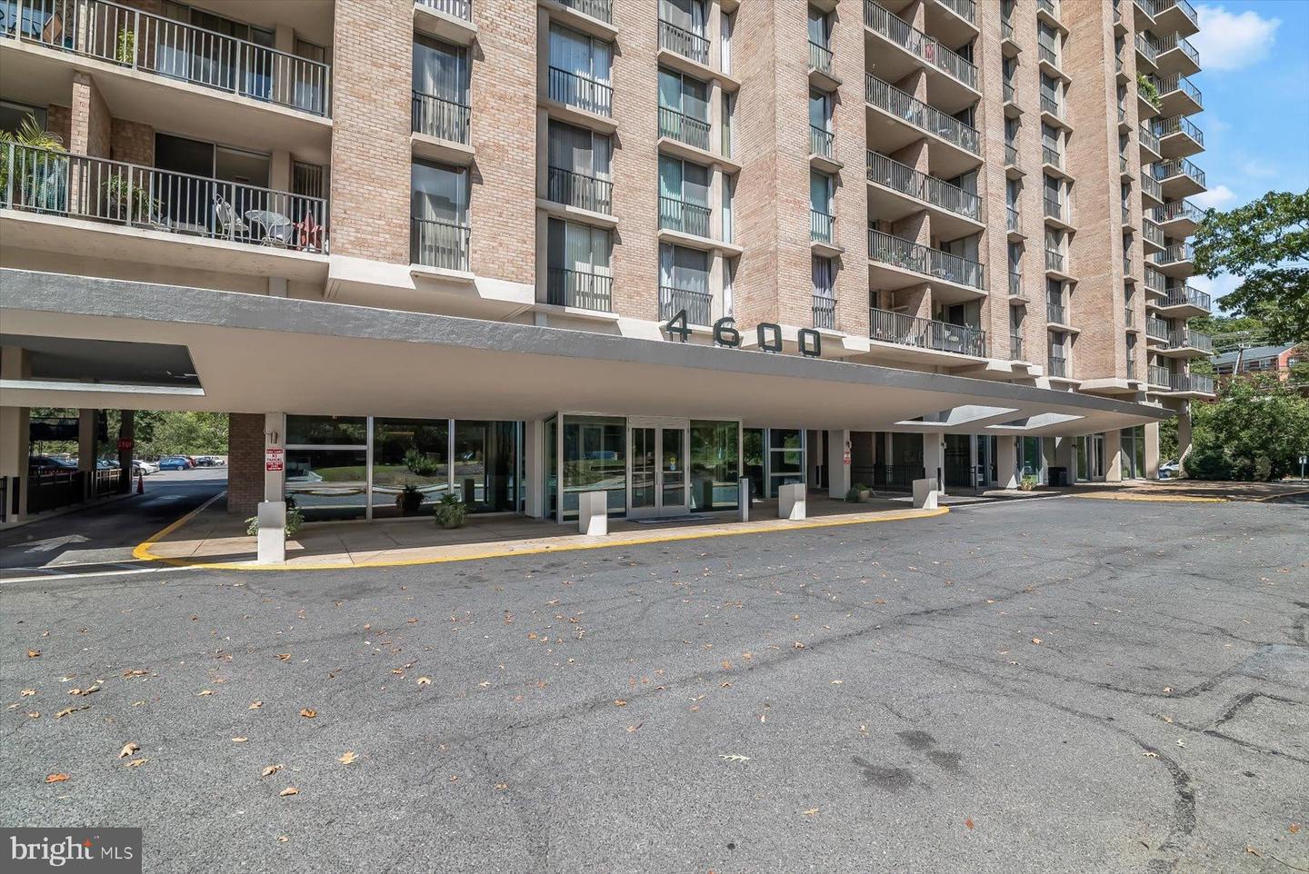 4600 S FOUR MILE RUN DR #238, ARLINGTON, Virginia 22204, 2 Bedrooms Bedrooms, ,1 BathroomBathrooms,Residential,For sale,4600 S FOUR MILE RUN DR #238,VAAR2068542 MLS # VAAR2068542