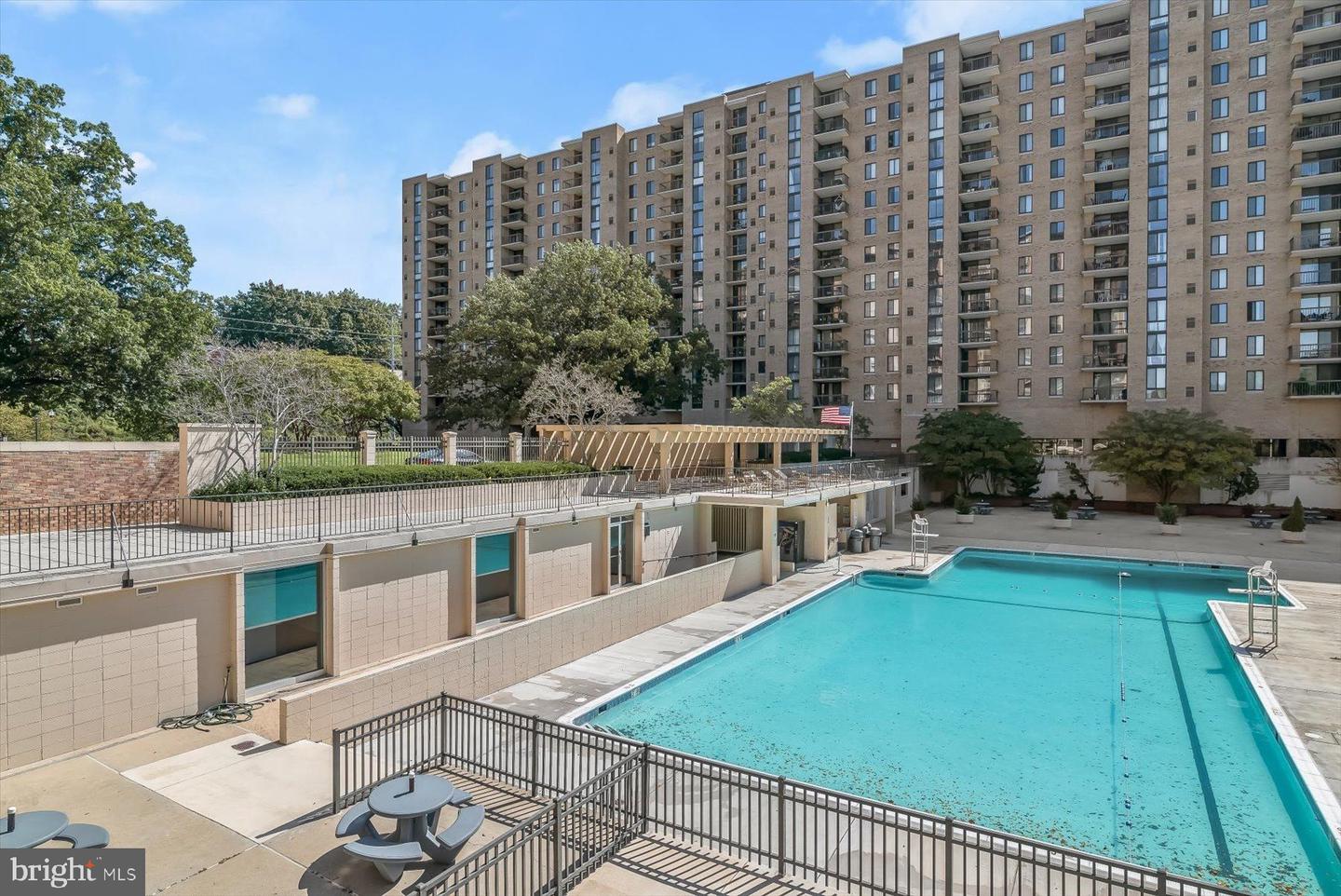 4600 S FOUR MILE RUN DR #238, ARLINGTON, Virginia 22204, 2 Bedrooms Bedrooms, ,1 BathroomBathrooms,Residential,For sale,4600 S FOUR MILE RUN DR #238,VAAR2068542 MLS # VAAR2068542