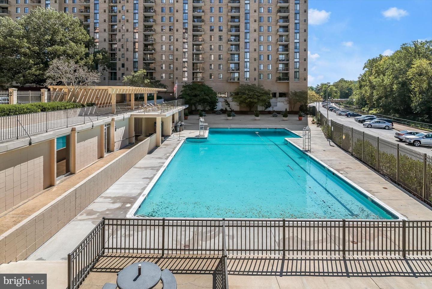 4600 S FOUR MILE RUN DR #238, ARLINGTON, Virginia 22204, 2 Bedrooms Bedrooms, ,1 BathroomBathrooms,Residential,For sale,4600 S FOUR MILE RUN DR #238,VAAR2068542 MLS # VAAR2068542