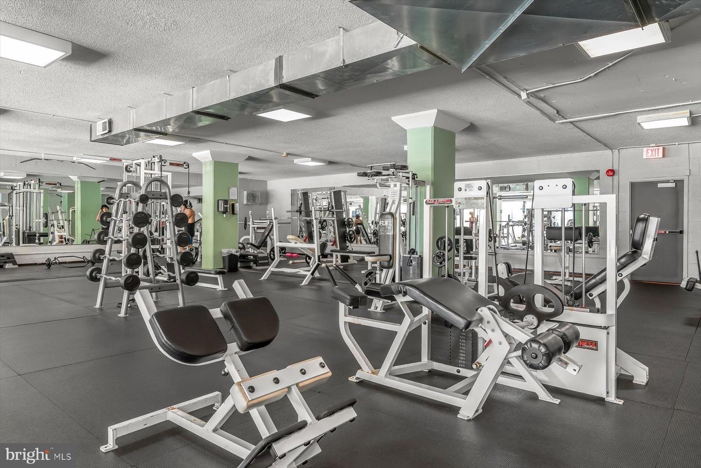 4600 S FOUR MILE RUN DR #238, ARLINGTON, Virginia 22204, 2 Bedrooms Bedrooms, ,1 BathroomBathrooms,Residential,For sale,4600 S FOUR MILE RUN DR #238,VAAR2068542 MLS # VAAR2068542