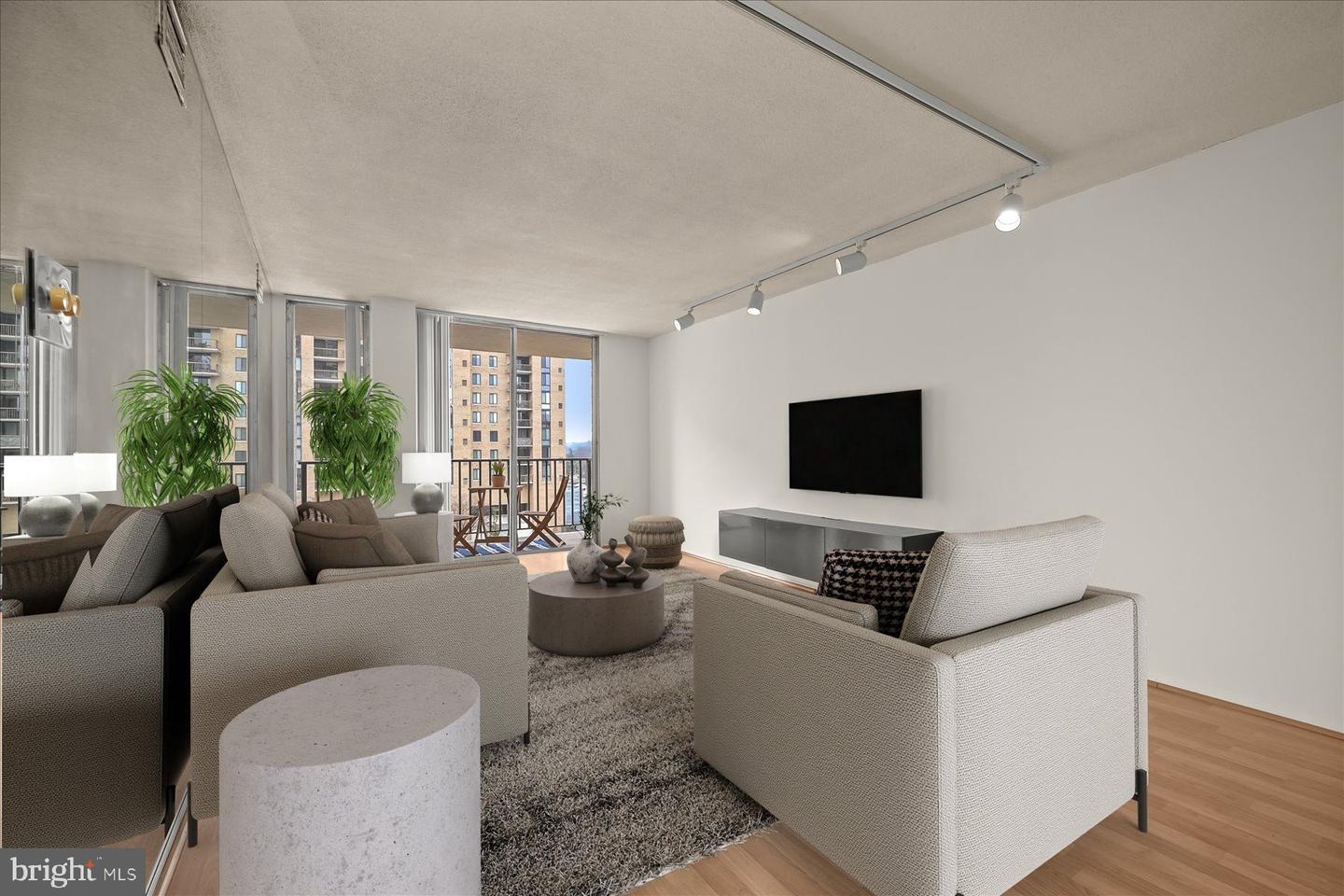 4600 S FOUR MILE RUN DR #238, ARLINGTON, Virginia 22204, 2 Bedrooms Bedrooms, ,1 BathroomBathrooms,Residential,For sale,4600 S FOUR MILE RUN DR #238,VAAR2068542 MLS # VAAR2068542