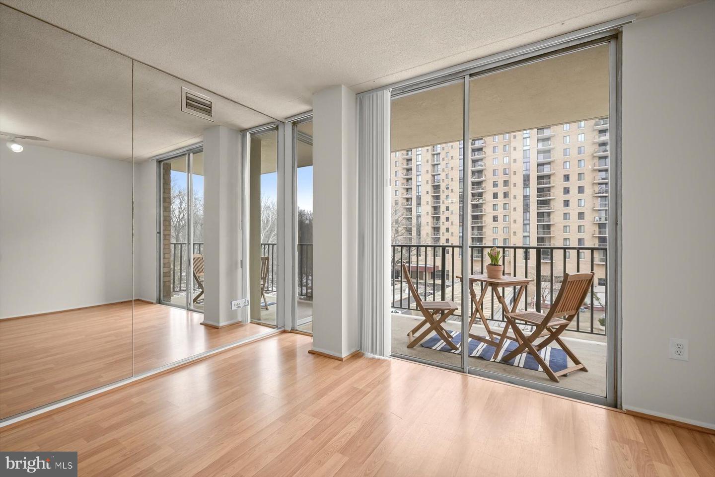 4600 S FOUR MILE RUN DR #238, ARLINGTON, Virginia 22204, 2 Bedrooms Bedrooms, ,1 BathroomBathrooms,Residential,For sale,4600 S FOUR MILE RUN DR #238,VAAR2068542 MLS # VAAR2068542