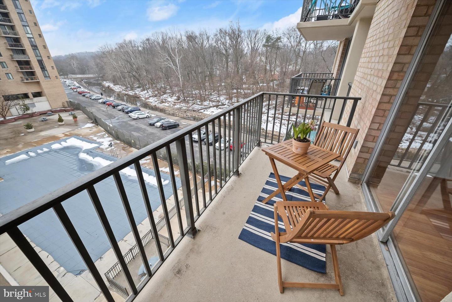 4600 S FOUR MILE RUN DR #238, ARLINGTON, Virginia 22204, 2 Bedrooms Bedrooms, ,1 BathroomBathrooms,Residential,For sale,4600 S FOUR MILE RUN DR #238,VAAR2068542 MLS # VAAR2068542