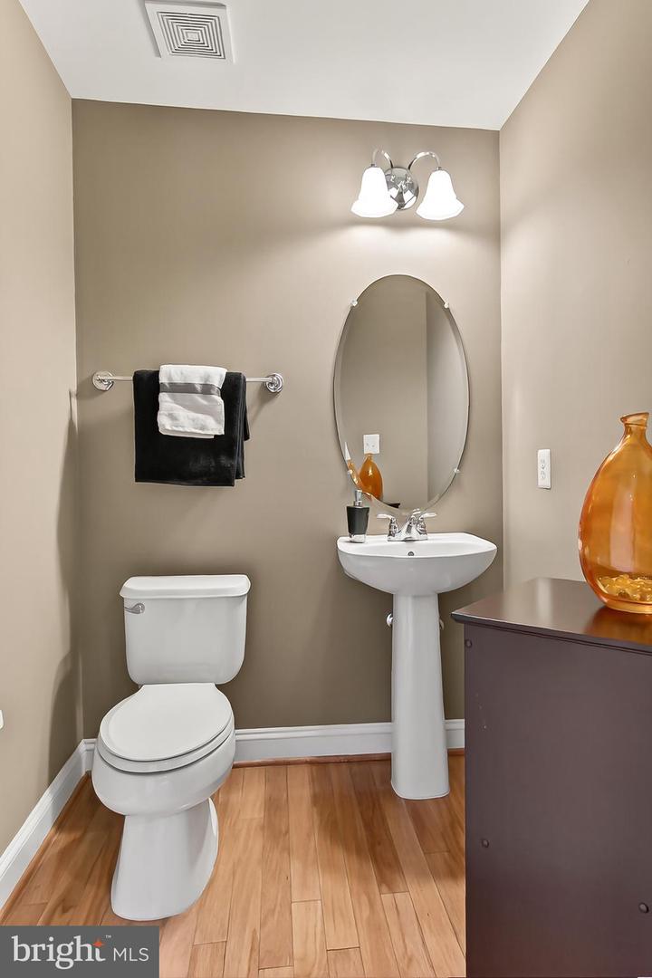 806 GRACE ST, HERNDON, Virginia 20170, 3 Bedrooms Bedrooms, ,2 BathroomsBathrooms,Residential,For sale,806 GRACE ST,VAFX2289440 MLS # VAFX2289440