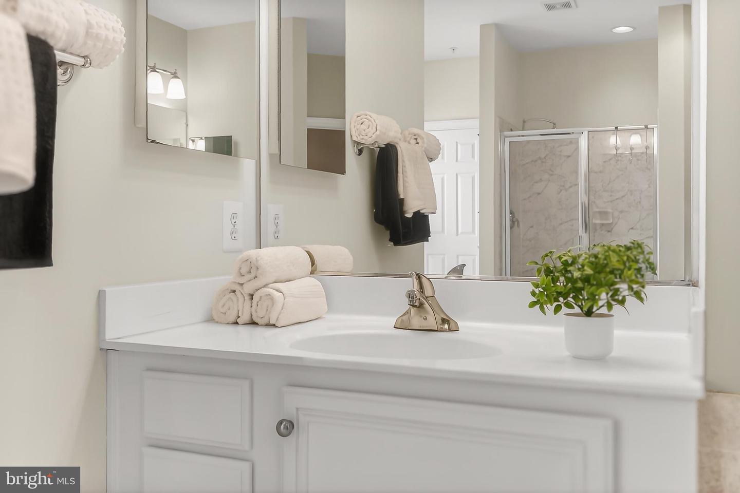 806 GRACE ST, HERNDON, Virginia 20170, 3 Bedrooms Bedrooms, ,2 BathroomsBathrooms,Residential,For sale,806 GRACE ST,VAFX2289440 MLS # VAFX2289440