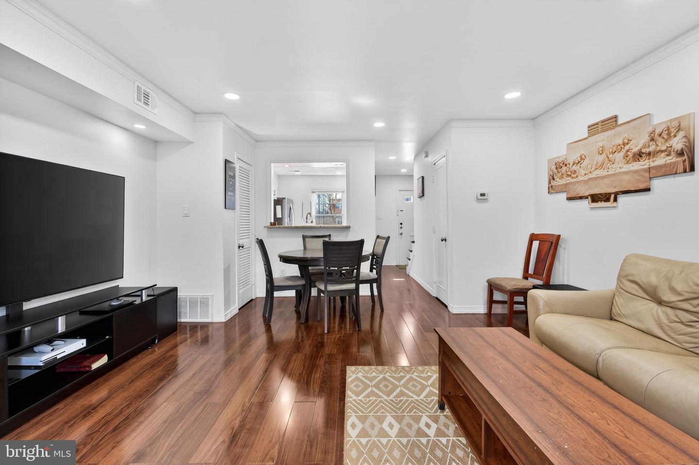 8526 FORRESTER BLVD #890, SPRINGFIELD, Virginia 22152, 2 Bedrooms Bedrooms, 4 Rooms Rooms,1 BathroomBathrooms,Residential,For sale,8526 FORRESTER BLVD #890,VAFX2289732 MLS # VAFX2289732 8526 FORRESTER BLVD #890, SPRINGFIELD, Virginia 22152, 2 Bedrooms Bedrooms, 4 Rooms Rooms,1 BathroomBathrooms,Residential,For sale,8526 FORRESTER BLVD #890,VAFX2289732 MLS # VAFX2289732