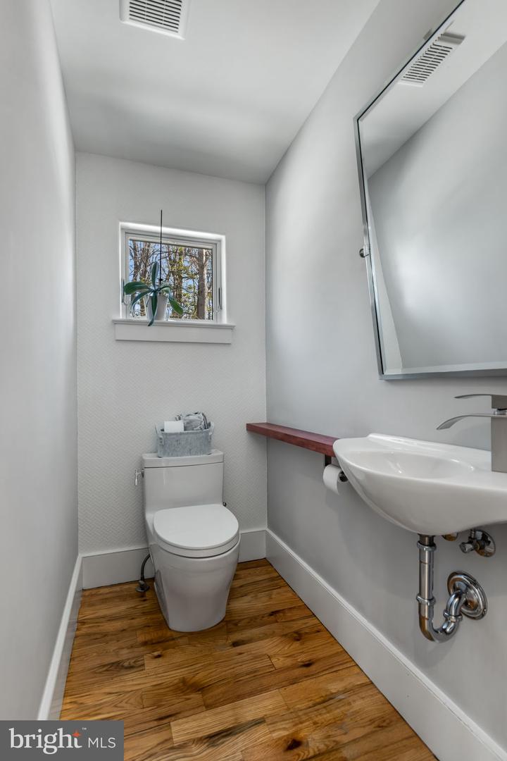 3421 FIDDLERS GRN, FALLS CHURCH, Virginia 22044, 5 Bedrooms Bedrooms, ,3 BathroomsBathrooms,Residential,For sale,3421 FIDDLERS GRN,VAFX2289822 MLS # VAFX2289822