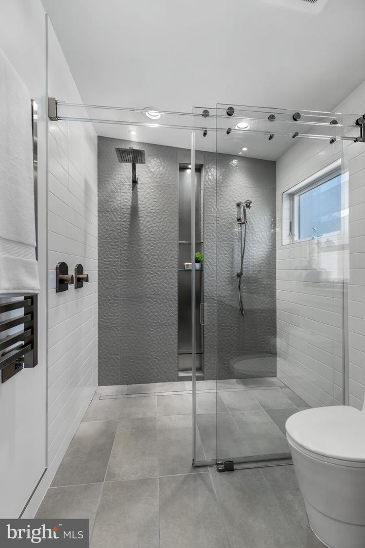 3421 FIDDLERS GRN, FALLS CHURCH, Virginia 22044, 5 Bedrooms Bedrooms, ,3 BathroomsBathrooms,Residential,For sale,3421 FIDDLERS GRN,VAFX2289822 MLS # VAFX2289822