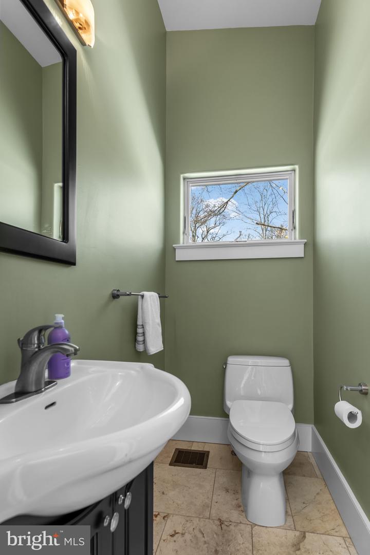 3421 FIDDLERS GRN, FALLS CHURCH, Virginia 22044, 5 Bedrooms Bedrooms, ,3 BathroomsBathrooms,Residential,For sale,3421 FIDDLERS GRN,VAFX2289822 MLS # VAFX2289822