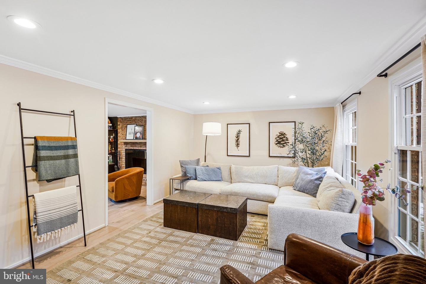 10720 BURR OAK WAY, BURKE, Virginia 22015, 5 Bedrooms Bedrooms, ,2 BathroomsBathrooms,Residential,For sale,10720 BURR OAK WAY,VAFX2289832 MLS # VAFX2289832