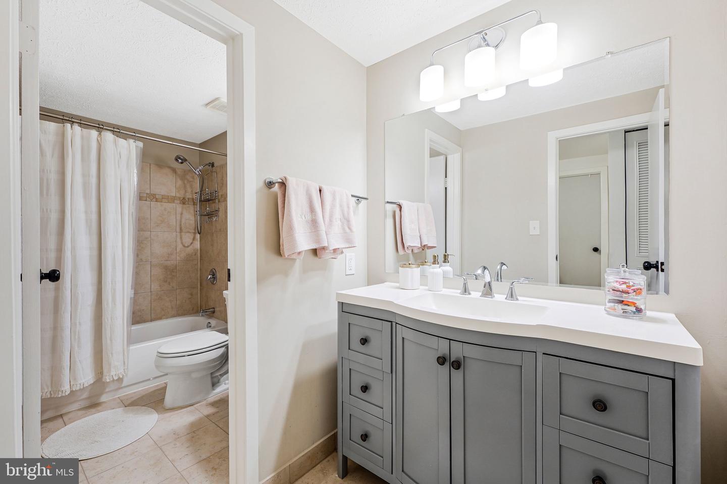 10720 BURR OAK WAY, BURKE, Virginia 22015, 5 Bedrooms Bedrooms, ,2 BathroomsBathrooms,Residential,For sale,10720 BURR OAK WAY,VAFX2289832 MLS # VAFX2289832