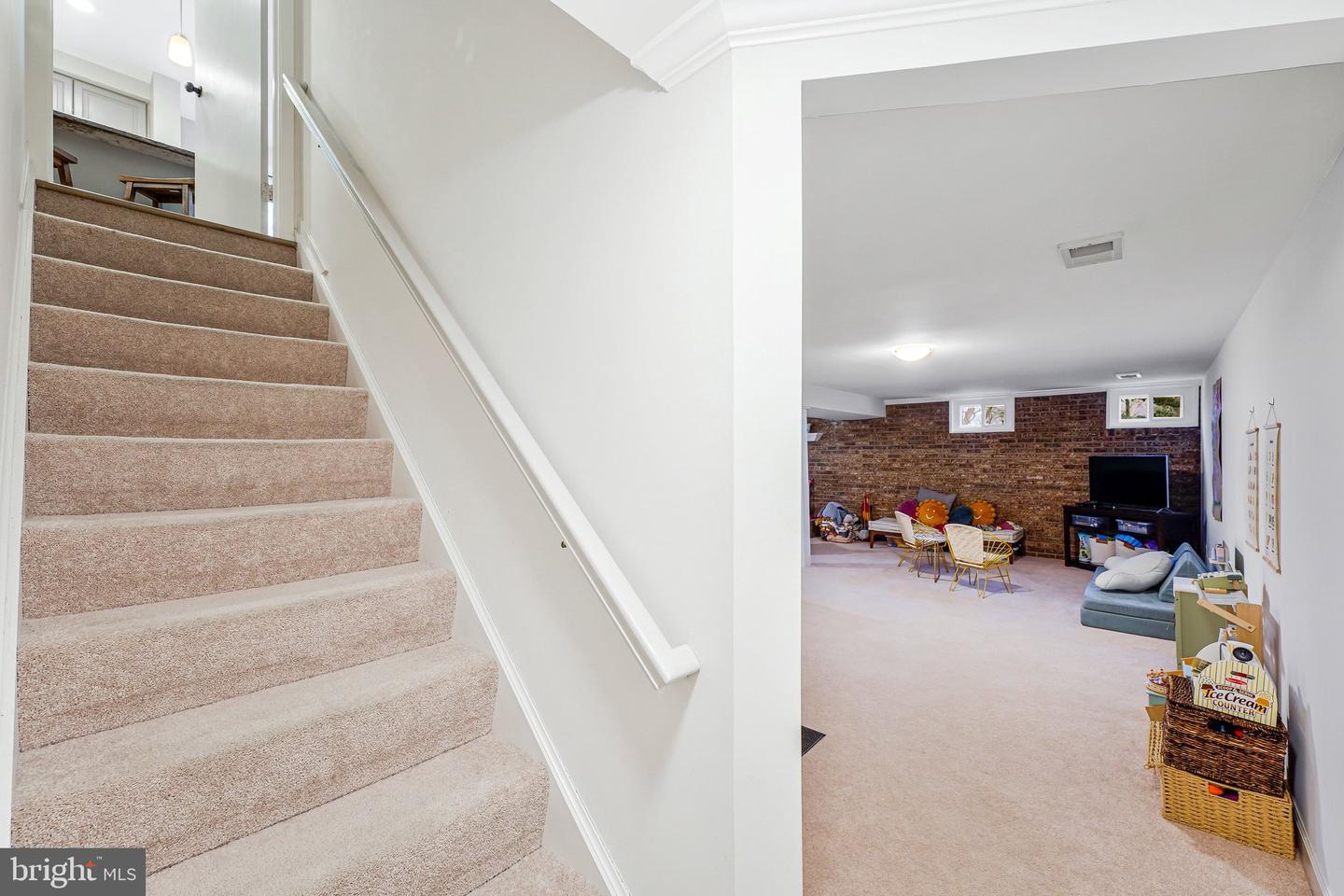 10720 BURR OAK WAY, BURKE, Virginia 22015, 5 Bedrooms Bedrooms, ,2 BathroomsBathrooms,Residential,For sale,10720 BURR OAK WAY,VAFX2289832 MLS # VAFX2289832