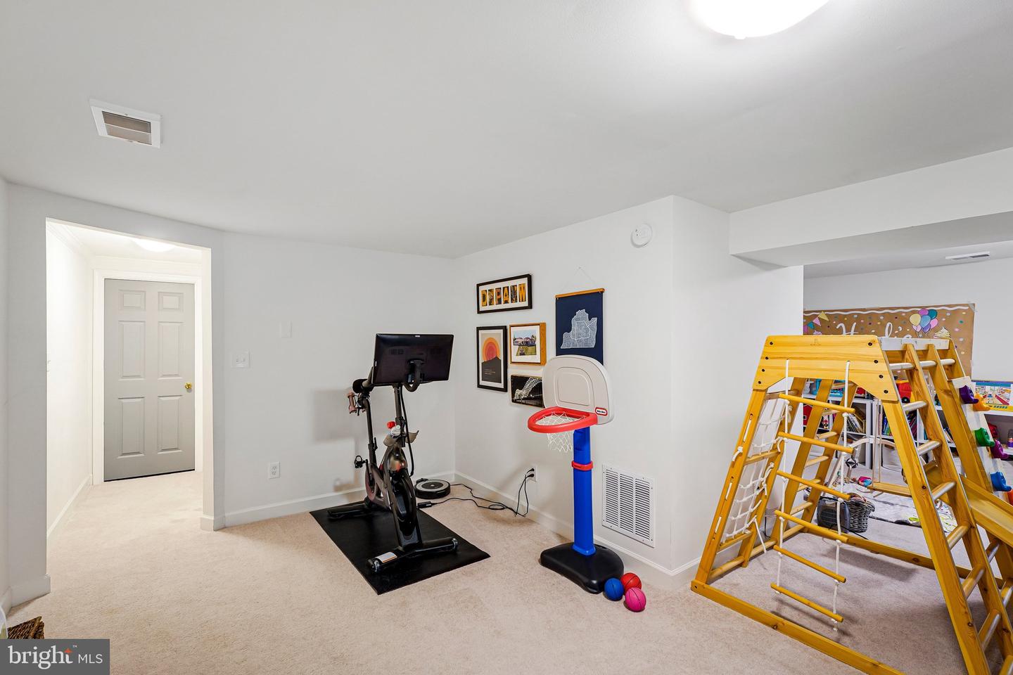 10720 BURR OAK WAY, BURKE, Virginia 22015, 5 Bedrooms Bedrooms, ,2 BathroomsBathrooms,Residential,For sale,10720 BURR OAK WAY,VAFX2289832 MLS # VAFX2289832